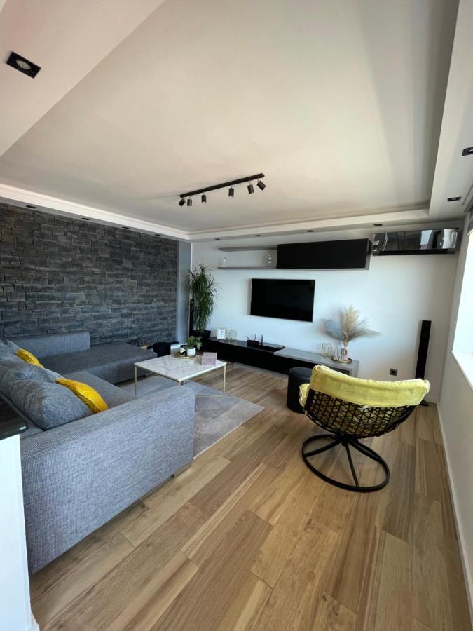 Apartment Gallery Primosten Bagian luar foto